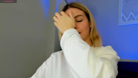 Snapshot of anna_robinson chatting on March 2025 01:06:01 AM Anna online show from March 2025 01:06:01 AM