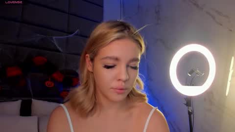 Snapshot of anna_robinson chatting on October 2025 01:52:02 AM Anna online show from October 2025 01:52:02 AM