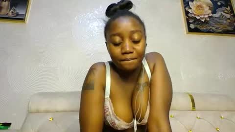 Snapshot of annabel038 chatting on February 2025 11:15:01 PM Annabel online show from February 2025 11:15:01 PM