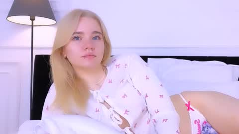 Snapshot of annabellelu chatting on October 2025 02:25:02 AM AnnaBelle online show from October 2025 02:25:02 AM