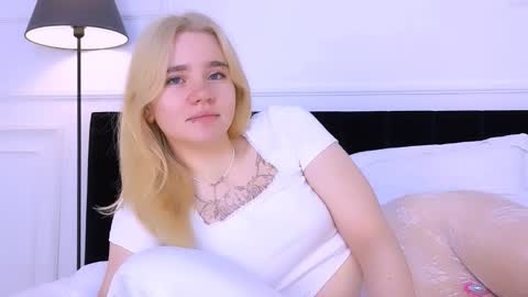 Snapshot of annabellelu chatting on October 2025 02:17:02 AM AnnaBelle online show from October 2025 02:17:02 AM