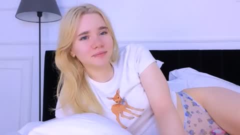 Snapshot of annabellelu chatting on October 2025 02:35:01 AM AnnaBelle online show from October 2025 02:35:01 AM