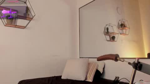 Anna online show from November 2025 10:37:01 AM