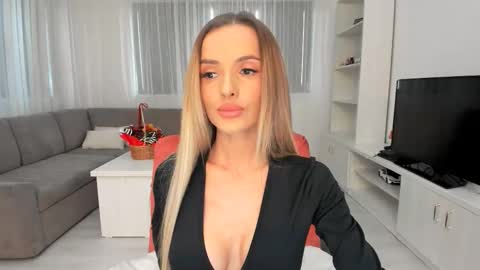 annaise  online show from February 2026 12:09:02 PM