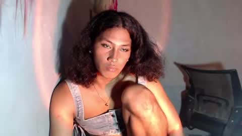 annalala22 online show from May 2026 10:25:02 PM