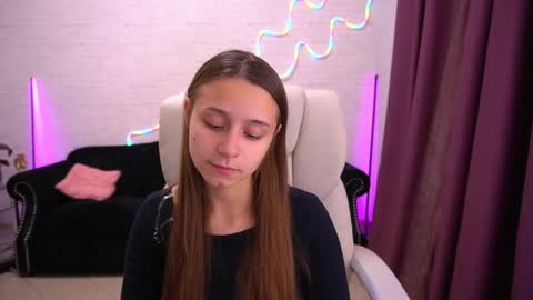 Anna online show from November 2025 01:33:01 PM