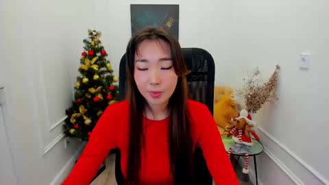 Anna online show from December 2025 07:51:01 PM