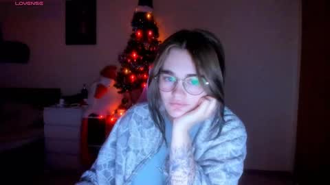 Snapshot of annaroading chatting on December 2024 07:32:01 PM AnnaRoading online show from December 2024 07:32:01 PM