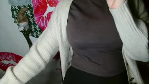 Bella online show from November 2025 06:18:02 PM