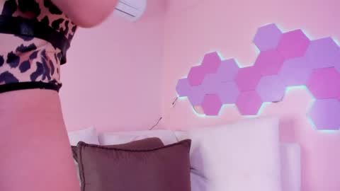 anne_millerr online show from June 2026 12:00:02 PM