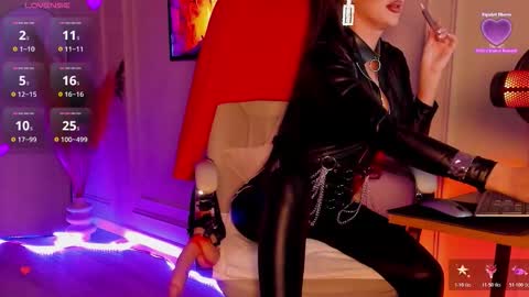 Annes online show from November 2025 09:15:01 PM