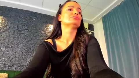 annesins online show from October 2025 07:30:02 PM