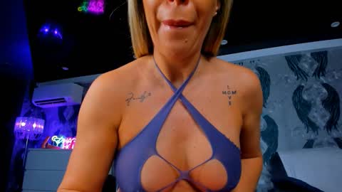 Snapshot of anneswhite chatting on October 2025 03:57:01 AM Ana online show from October 2025 03:57:01 AM