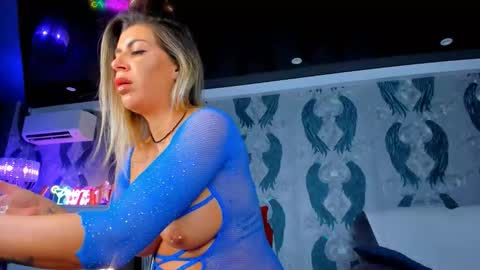 Snapshot of anneswhite chatting on October 2025 03:59:02 AM Ana online show from October 2025 03:59:02 AM