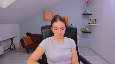 annewilsonn online show from April 2026 11:01:01 AM