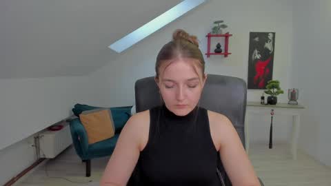 annewilsonn online show from May 2026 04:52:01 AM