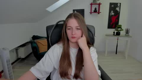 annewilsonn online show from May 2026 04:53:02 AM