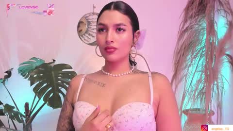 Angel online show from October 2025 03:33:02 PM