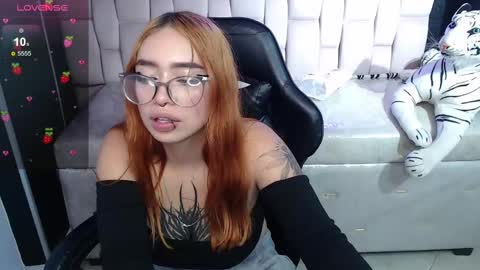 Snapshot of anni_acker_b chatting on February 2025 07:24:02 PM Anni acker b online show from February 2025 07:24:02 PM