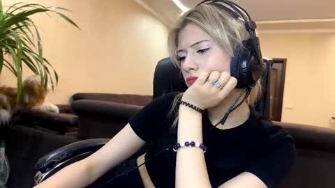 annie1fuc4 online show from March 2026 06:01:01 PM