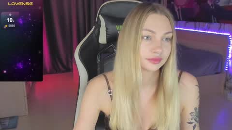 Snapshot of annie69kiss chatting on December 2024 07:44:01 AM Annie online show from December 2024 07:44:01 AM