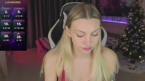 Snapshot of annie69kiss chatting on December 2024 10:55:02 PM Annie online show from December 2024 10:55:02 PM