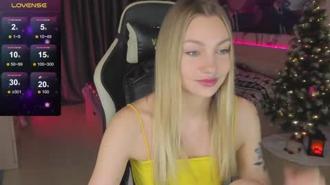 Snapshot of annie69kiss chatting on December 2024 03:53:02 PM Annie online show from December 2024 03:53:02 PM