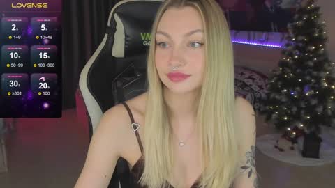 Snapshot of annie69kiss chatting on January 2025 11:13:01 PM Annie online show from January 2025 11:13:01 PM