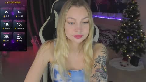 Snapshot of annie69kiss chatting on January 2025 10:44:02 PM Annie online show from January 2025 10:44:02 PM