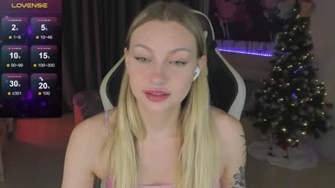 Snapshot of annie69kiss chatting on January 2025 10:27:02 PM Annie online show from January 2025 10:27:02 PM