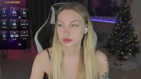 Snapshot of annie69kiss chatting on January 2025 08:36:02 PM Annie online show from January 2025 08:36:02 PM