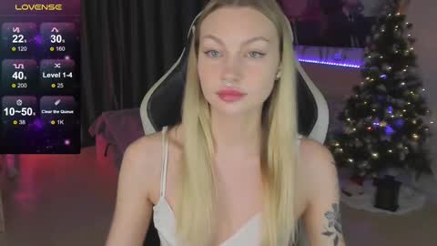 Snapshot of annie69kiss chatting on February 2025 12:17:02 AM Annie online show from February 2025 12:17:02 AM