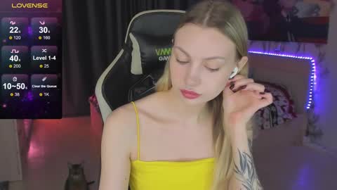 Snapshot of annie69kiss chatting on February 2025 09:23:01 PM Annie online show from February 2025 09:23:01 PM