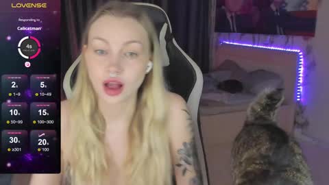 Snapshot of annie69kiss chatting on March 2025 08:55:01 PM Annie online show from March 2025 08:55:01 PM