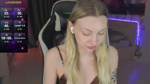 Snapshot of annie69kiss chatting on March 2025 04:41:01 AM Annie online show from March 2025 04:41:01 AM