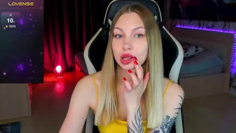 Snapshot of annie69kiss chatting on September 2025 09:03:02 PM Annie online show from September 2025 09:03:02 PM