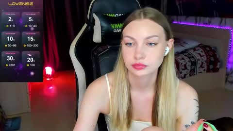 Snapshot of annie69kiss chatting on October 2025 08:53:02 PM Annie online show from October 2025 08:53:02 PM