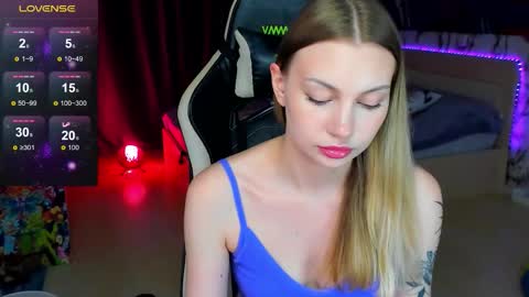 Snapshot of annie69kiss chatting on October 2025 09:21:02 PM Annie online show from October 2025 09:21:02 PM