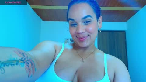 Snapshot of annie_collen chatting on April 2026 02:40:02 PM Anna online show from April 2026 02:40:02 PM