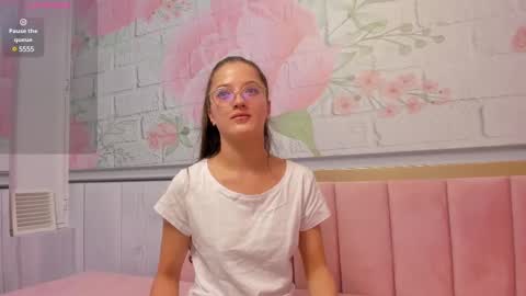 annie_cute18 online show from February 2025 03:53:01 AM
