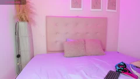 annie_dolce_ online show from June 2026 12:28:02 PM