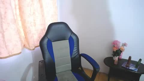 Annie3 online show from October 2025 10:18:02 PM