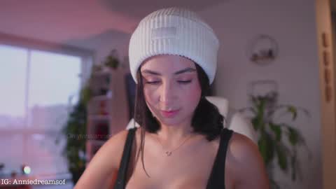 Snapshot of annie_dreams chatting on March 2025 10:34:02 PM Annie online show from March 2025 10:34:02 PM