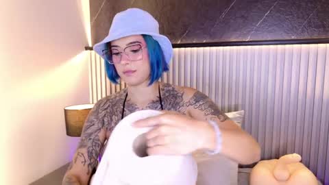 ANNIE HAWK online show from April 2026 10:07:02 AM