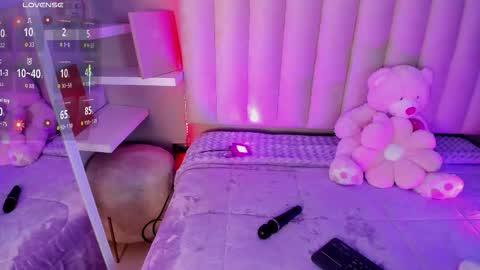   online show from December 2025 03:03:01 AM