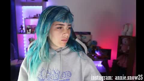 Snapshot of annie_snow_ chatting on December 2024 10:55:02 PM JEANNE no olvides seguirme dont forget follow me uu online show from December 2024 10:55:02 PM
