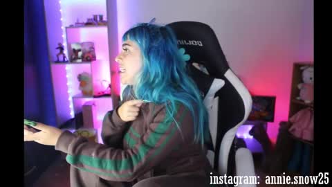 Snapshot of annie_snow_ chatting on December 2024 02:01:02 AM JEANNE no olvides seguirme dont forget follow me uu online show from December 2024 02:01:02 AM