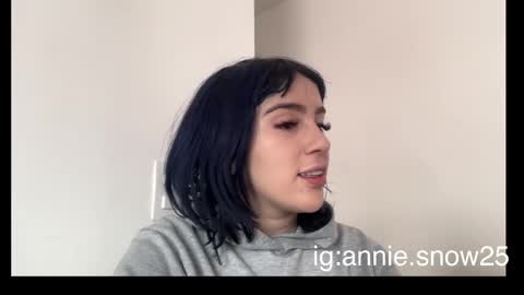 Snapshot of annie_snow_ chatting on February 2025 07:45:02 PM JEANNE no olvides seguirme dont forget follow me uu online show from February 2025 07:45:02 PM