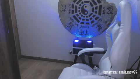 Snapshot of annie_snow_ chatting on February 2025 12:15:02 AM JEANNE no olvides seguirme dont forget follow me uu online show from February 2025 12:15:02 AM