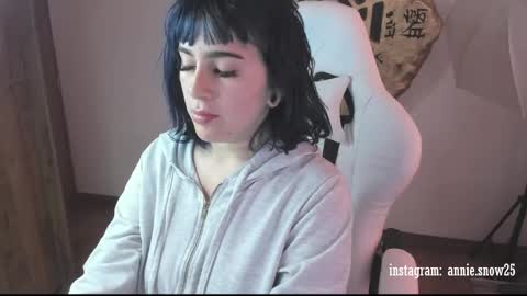 Snapshot of annie_snow_ chatting on February 2025 09:25:02 PM JEANNE no olvides seguirme dont forget follow me uu online show from February 2025 09:25:02 PM